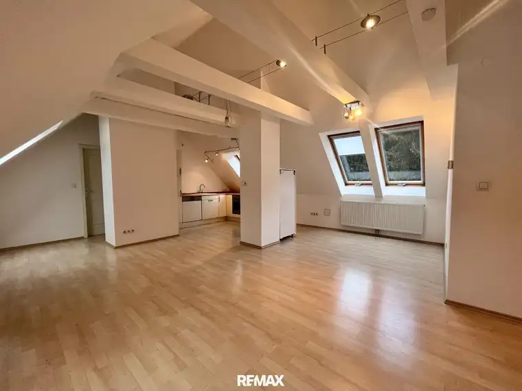 " Dachgeschoßwohnung in historischer Villa in Pressbaum "