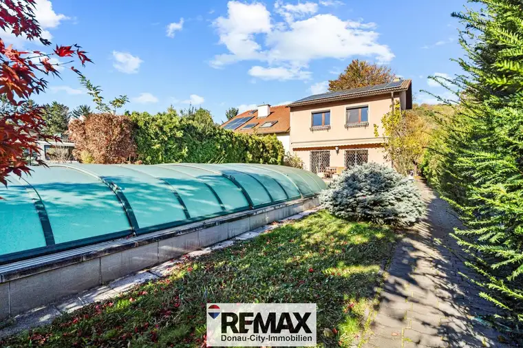 "Eigengrund in Langenzersdorf: Haus mit Pool &amp; Saunahaus"