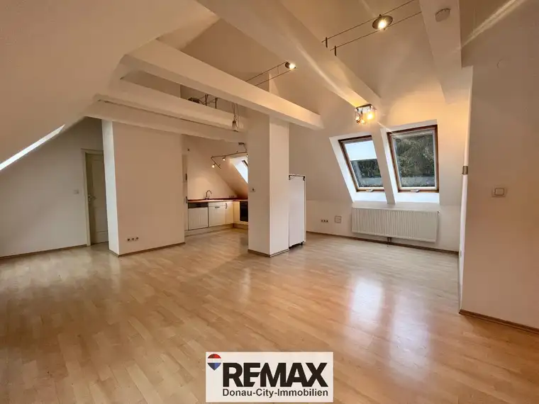 " Dachgeschoßwohnung in historischer Villa in Pressbaum "