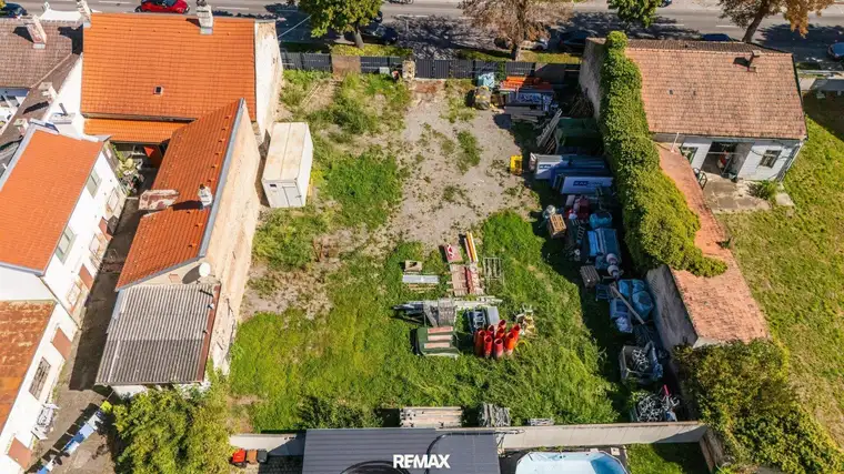 "PERFEKT FÜR BAUTRÄGER – Attraktives Grundstück im Zentrum von Gramatneusiedl!"