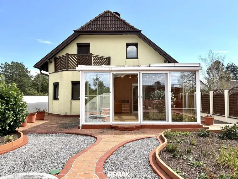 "Einfamilienhaus mit Pool, Sauna &amp; 1.182 m² Grundstück in Strasshof"