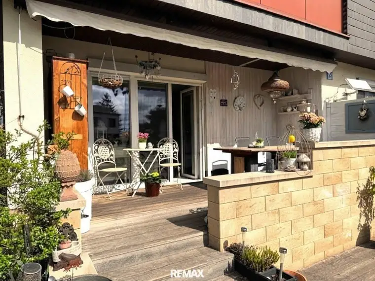 "Renovierte Doppelhaushälfte mit Keller &amp; Garage!"