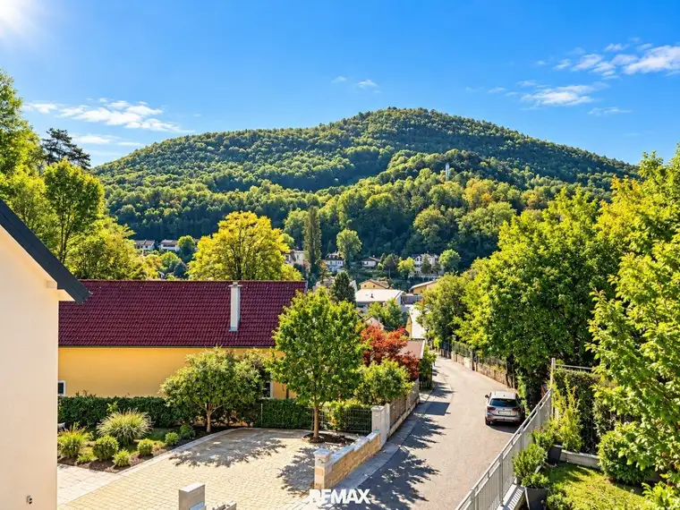 "NATUR PUR &amp; STADTNAH – Einfamilienhaus mit 5 Zimmern und herrlichem Waldblick!"