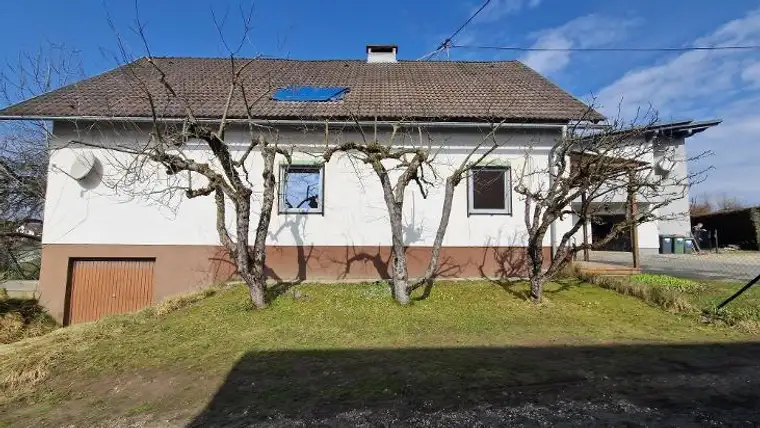 Zu verkaufen Großes Wohnhaus mit 204 m², verkehrsgünstig in Grafenstein