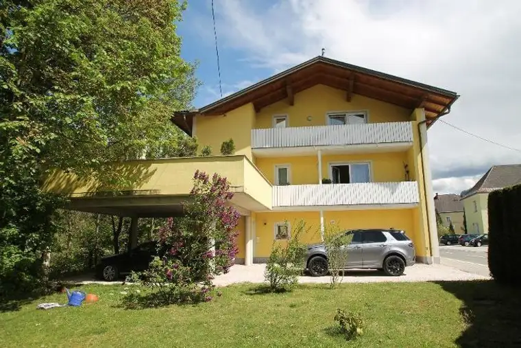 Einfamilienhaus bzw. Maisonettenwohnug mit 3 Schlafzimmer für größere Familie- plus zwei vermietete Wohnungen und ein Cafe !