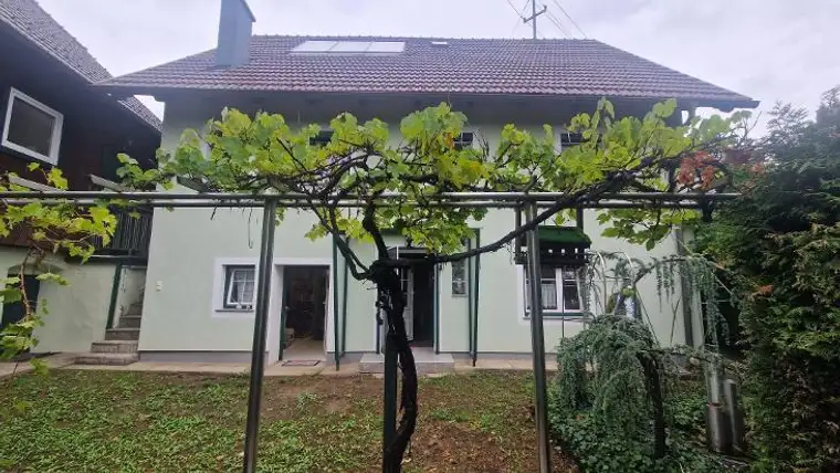 Charmantes, umfassend saniertes Wohnhaus mit zwei Wohneinheiten und großzügigem Nebengebäude mit Voliere und kleiner Werkstatt