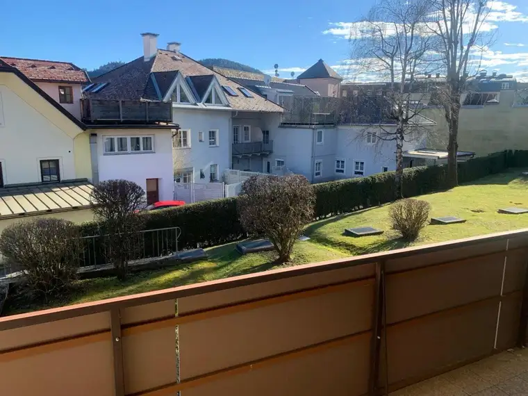 Günstig - Helles Büro oder auch Eigentumswohnung in Zentraler Lage!