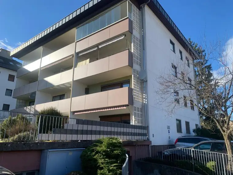 Günstig - Helles Büro oder auch Eigentumswohnung in Zentraler Lage!