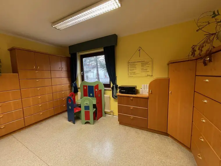 Helles Büro oder auch Eigentumswohnung in Zentraler Lage!