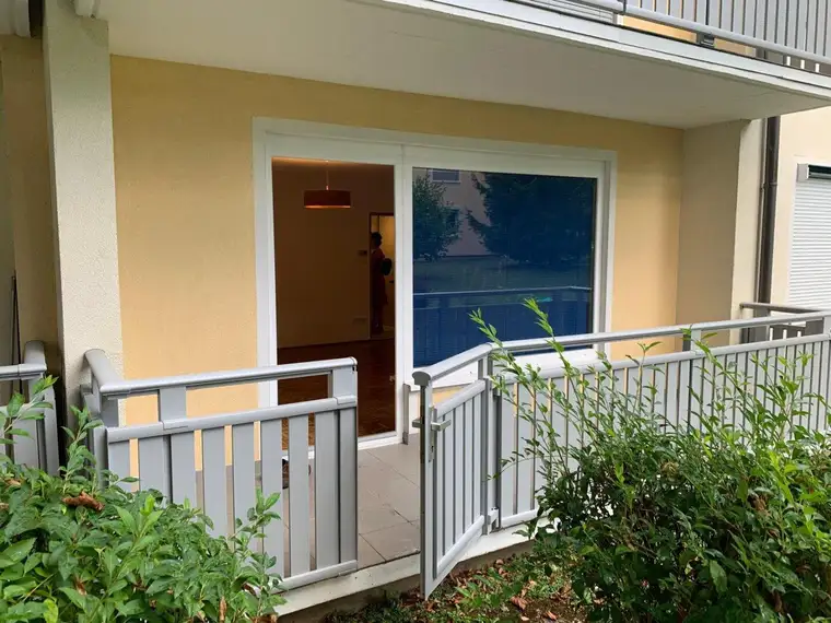 Ferien - Eigentumswohnung am Wörthersee mit Balkon in Krumpendorf, Kärnten - 33.24m² plus 7.5 m² Balkon plus 7 m² Abstraum plus Garten in Allgemeinfläche, perfekt gepflegt von HV