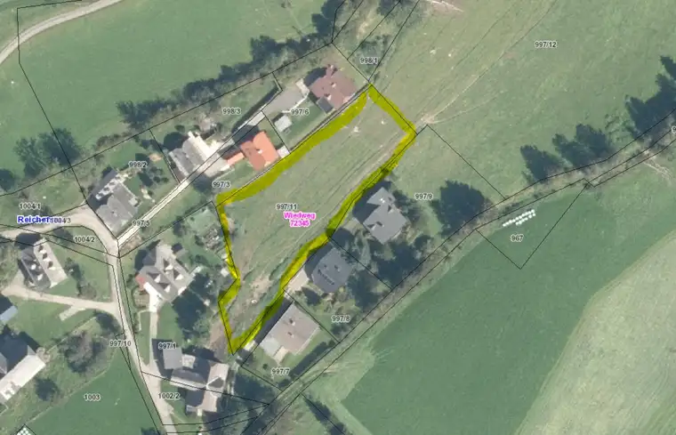 Großes Grundstück für Bauträger oder Privatpersonen mit Blick auf Berge und in die Ferne.