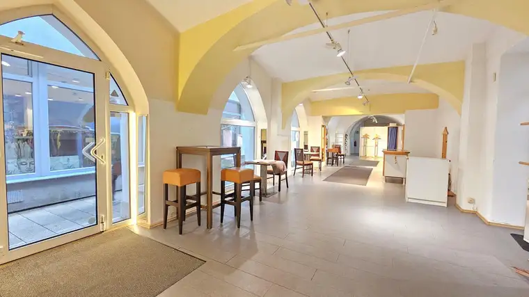 Attraktive Büro-, Praxis- oder Verkaufsfläche in Spittal: ca. 85m², flexibel gestaltbar, nur 960 €/Monat!