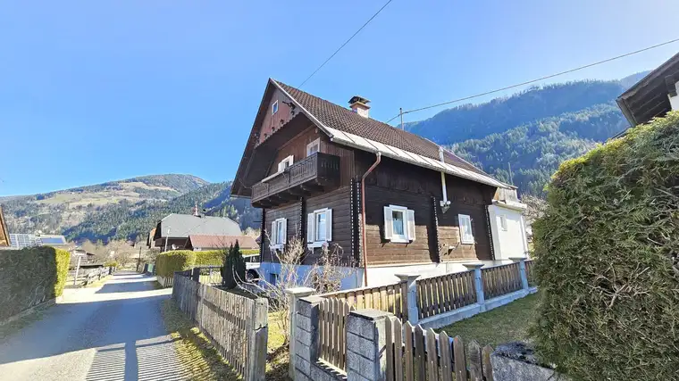 Modernisiertes Haus mit Garten und Balkon in 9753 Lind – Ihr neues Zuhause.