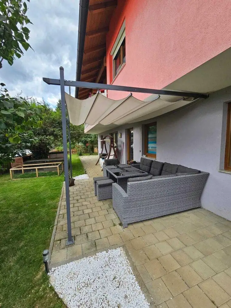 Seltenes Naturjuwel :ruhiges 2 Fam. Wohnhaus + 1 HA Grund LW + Quelle in Feldkirchen / St. Urban : 5 Zimmer, Garten, Balkone, PV, tolle Aussicht ! 1 HA LW Wiese für Tierhaltung Pferde, mit kleinem Stall für Schafe, Ziegen, Hühner