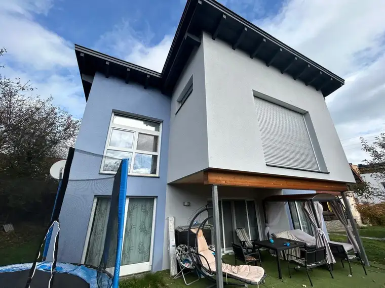 Feldkirchen Stadt - BJ 2018 zwei Häuser 170 m² + saniertes 135 m² Haus mit mehreren Möglichkeiten mit Garten und Carport mit 1041 m² Grund– nähe neues medQuartier-Ärztehaus, HAK &amp; BH Feldkirchen