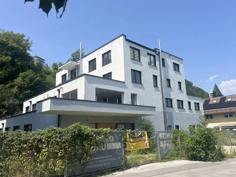 Renditeobjekt in Hallein: Wohn- und Geschäftshaus, Rohbau vor Fertigstellung