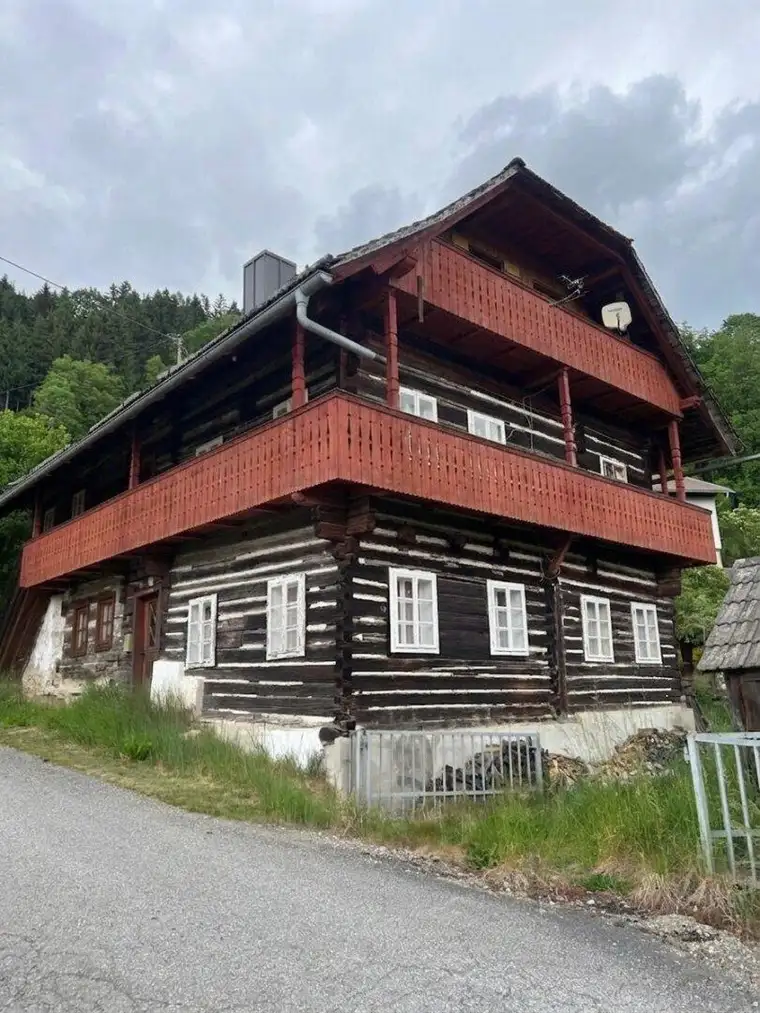 Charmantes Bauernhaus in Himmelberg WFL 100m², Baugrund 563 m² renovierungsbedürftig, € 129.000