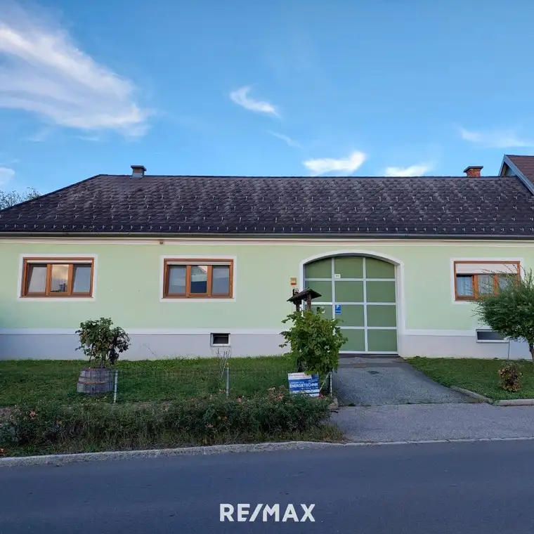 Bauernhaus mit zwei Wohneinheiten in Heiligenkreuz in Österreich!