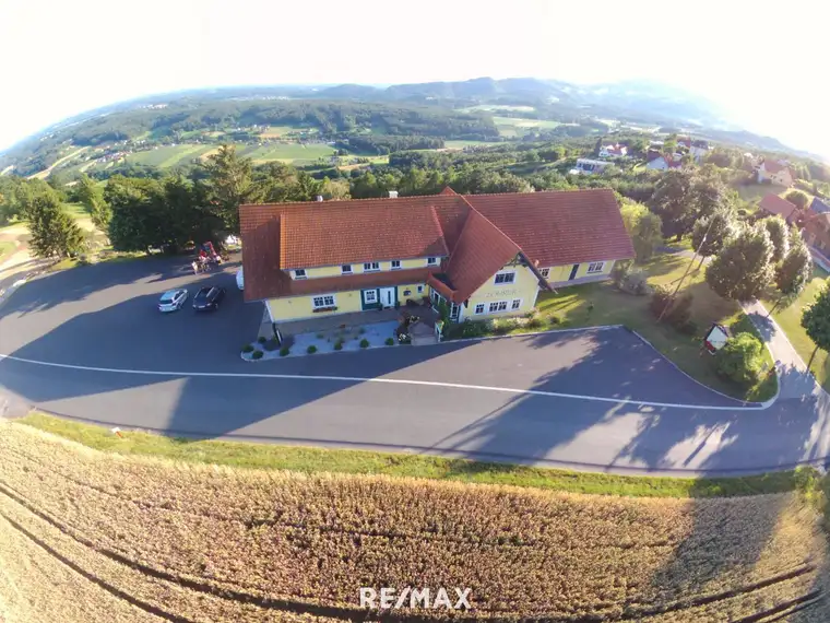 Wohn- und Geschäftshaus mit schöner Aussicht in der Oststeiermark.