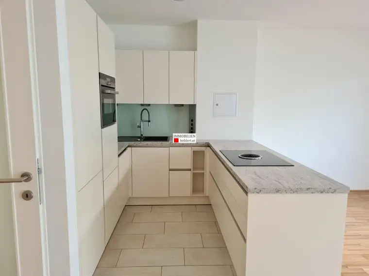 WUNDERSCHÖNE 3-ZIMMERWOHNUNG MIT BALKON, GEMEINSCHAFTSTERRASSE UND GARAGENSTELLPLATZ, NAHERHOLUNGSGEBIET "LOBAU" IN KURZER DISTANZ ZU ERREICHEN