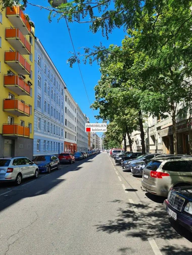 SUPERMIETE - SCHÖNE ALTBAUWOHNUNG- 2 ZIMMER, ALLE NEBENRÄUME - NÄHE U6 MILLENNIUM CITY !