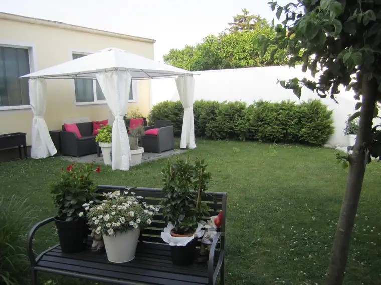 Felixdorf: Wunderschöne große Wohnung mit Garten(mit)benützung in guter Lage