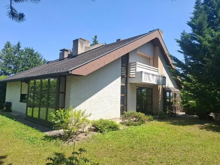 Bad Fischau: Wunderschönes Einfamilienhaus mit Keller, Wintergarten, Carport und tollem Garten in ruhiger Lage