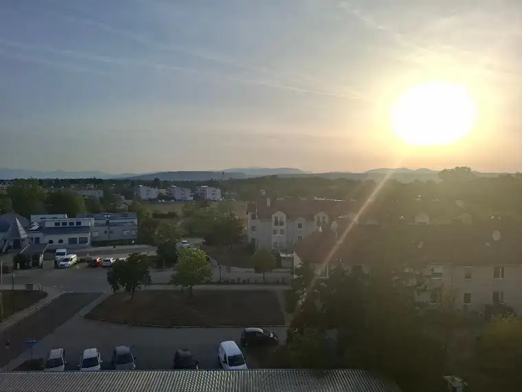 Felixdorf: Wunderschöne große Wohnung mit Loggia und Carport in toller Lage