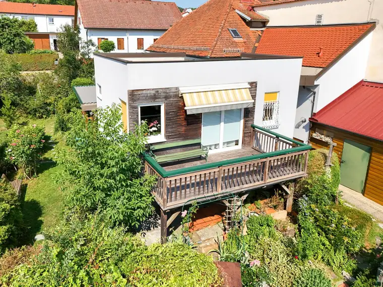 Fürstenfeld: Grüne Oase im Stadtzentrum - Doppelhaushälfte mit modernem Zubau und idyllischem Garten
