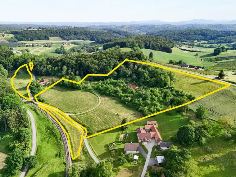 5,6 ha landwirtschaftliche Flächen in erhöhter Lage mit bestehendem Wirtschaftsgebäude