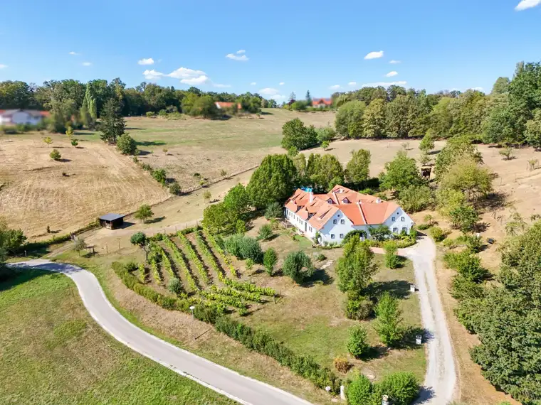 Exklusiver Vierkanthof in Bad Loipersdorf – Alleinlage, Pool, Wildgehege &amp; 23.588 m² Grund 