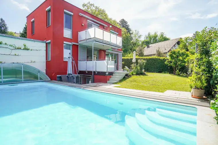 Graz - Waltendorf: Exklusives Architektenhaus in erhöhter Stadtrandlage mit Salzwasserpool und Ausblick