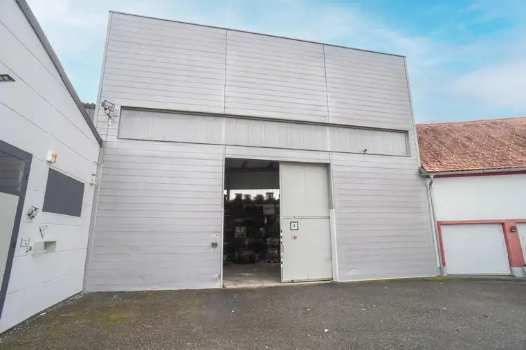 Fürstenfelder Stadtrand: Geräumige Lagerhalle zu vermieten
