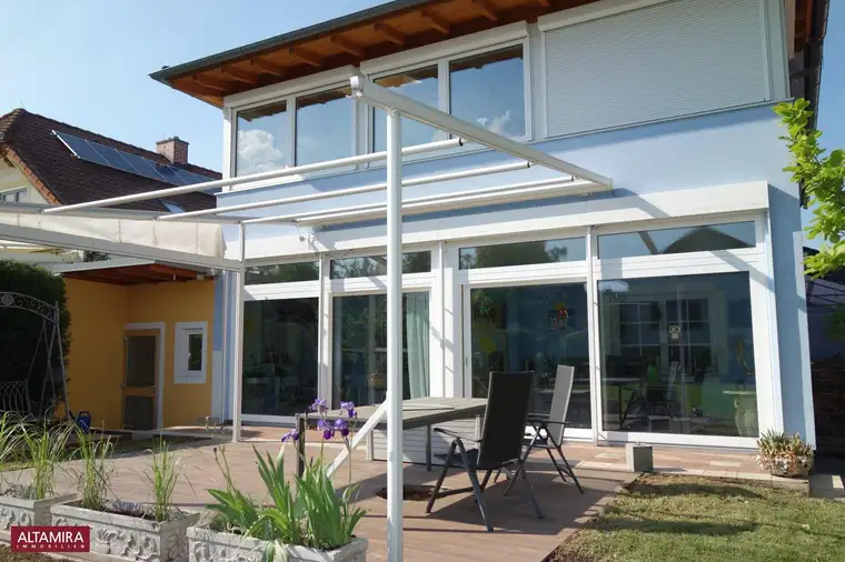 Traumlage mit Blick über die Felder, sonniger Garten und viel Wohnfläche