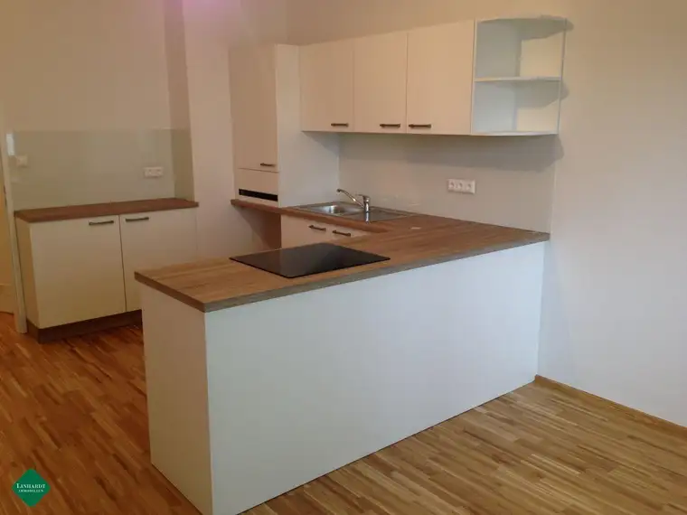 Helle 4 Zimmerwohnung mit Loggia und Abstellplatz