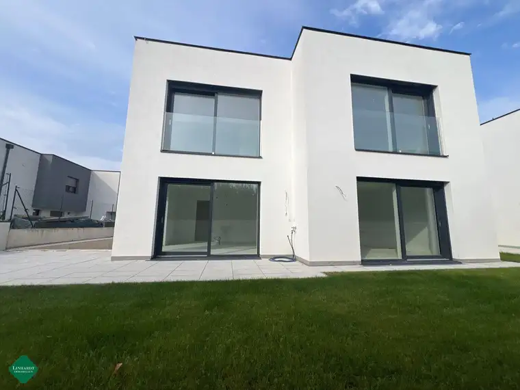 Nur noch 1 Haus verfügbar - Neubau - Modernes Haus mit Pool - Belagsfertig