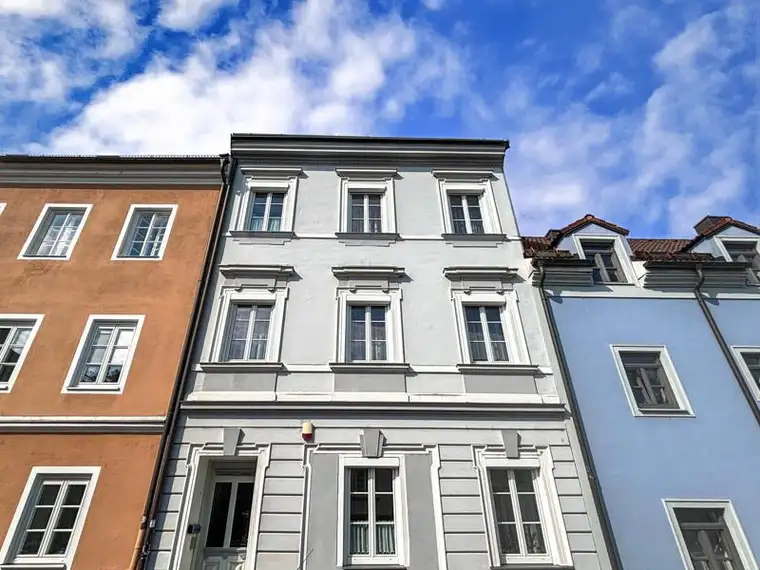 Römerberg: Stadthaus. Lage. Ausblick. Dachgeschoss zum Veredeln.