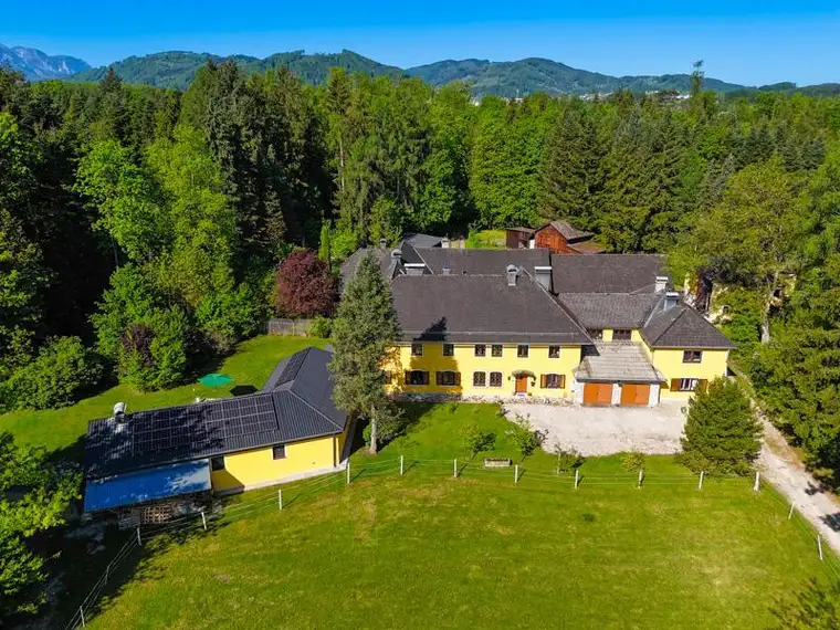 Land &amp; Gut: Arrondiertes Gut in städtischer Alleinlage in Gmunden