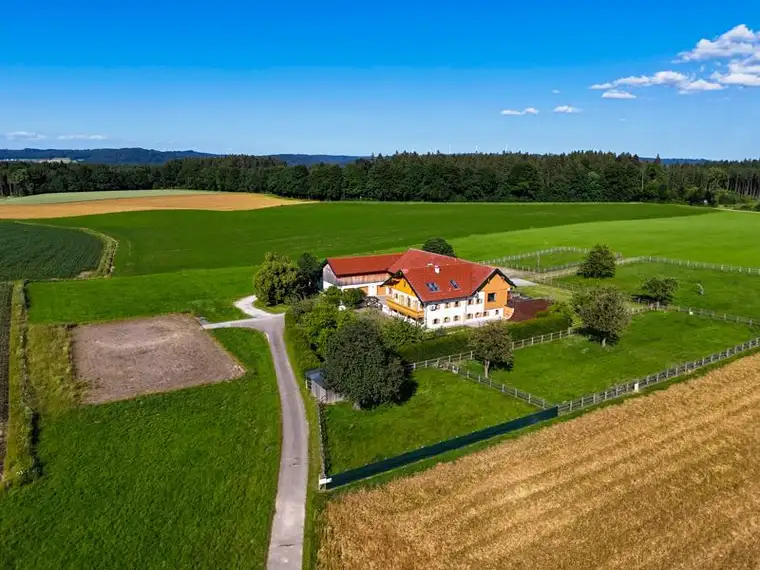 Land &amp; Gut: „A richtig liaba Hof“- in herrlicher Alleinlage