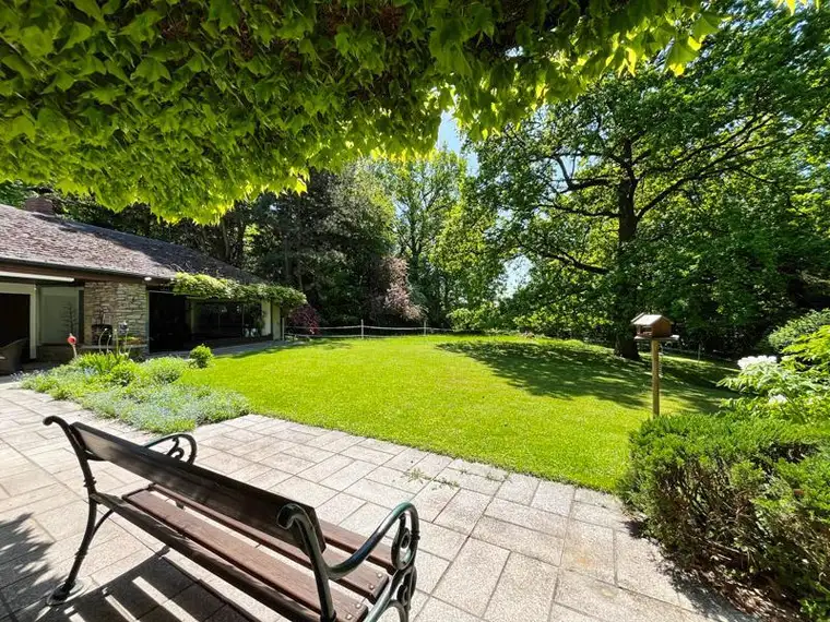 1,1 ha gefühlte Alleinlage mit Wald inmitten von Linz