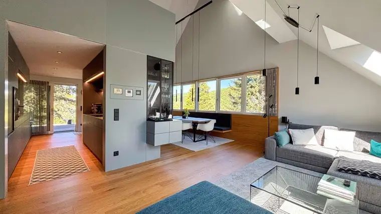 Eleganz trifft Natur: Designer Penthouse. Ausblick. Stadtnah.