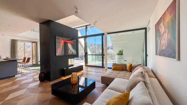 Gmunden: Maritimer Luxus - Penthouse mit Bootshaus en suite.