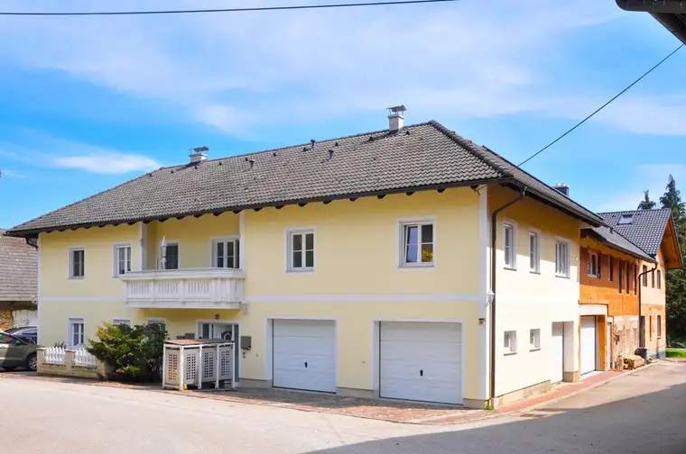 GLÜCK AM LAND - 2-Zimmer-Wohnung mit großer Garage im ehemaligen Vierkanthof in St. Florian
