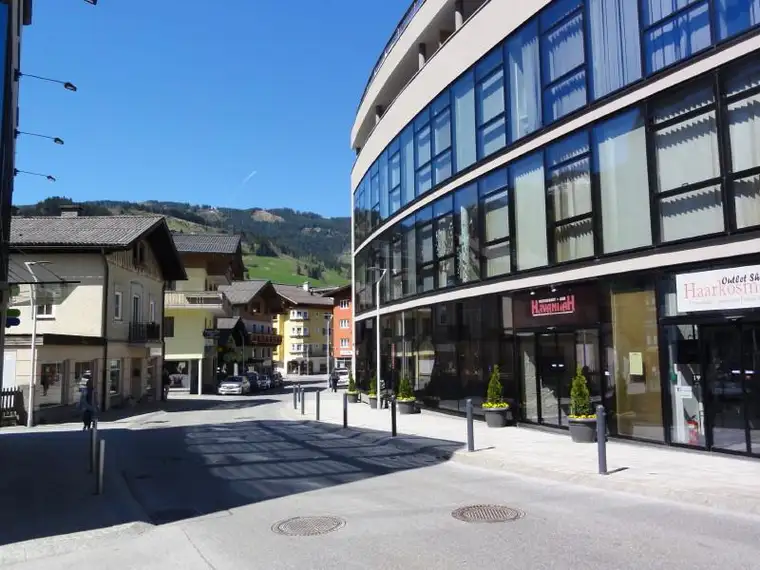 MIETE - ERSTBEZUG: ATTRAKTIVE BÜROS ODER PRAXIS/ THERAPIE/ PLANUNG - EINSICHTIGER UND ZENTRALER STANDORT AN B311 - Büroflächen mit individueller Fertigstellung in der Bezirkshauptstadt St. Johann/Pg. - Ski amadé