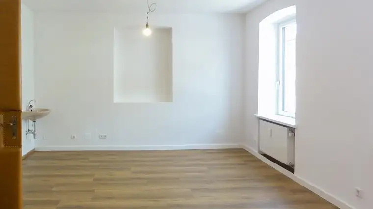 GEWERBEFLÄCHEN IN ATTRAKTIVEM WOHN-/GESCHÄFTSHAUS -TOP STANDORT IN DER EINKAUFSSTADT BISCHOFSHOFEN