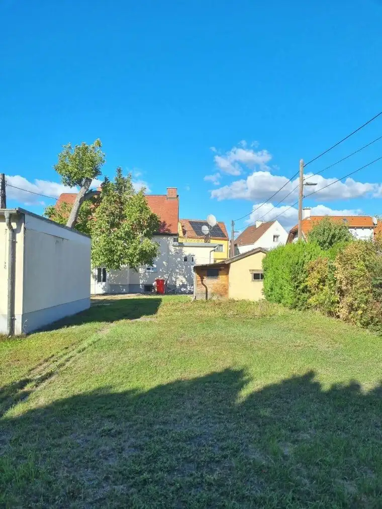 815 m² Grundstück mit Entwicklungspotenzial (3 Garagen)