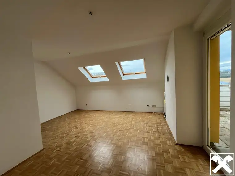Dachgeschoßwohnung mit Terrasse und Blick ins Grüne - CARANTANIA