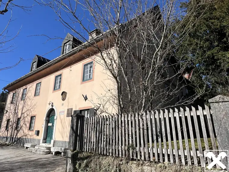 Historisches Wohnhaus mit mehreren Wohneinheiten