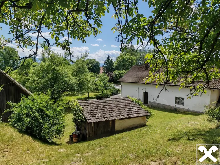 Großzügiges Grundstück mit Altgebäude, Baum- und Pflanzenbestand in der Gemeinde Magdalensberg