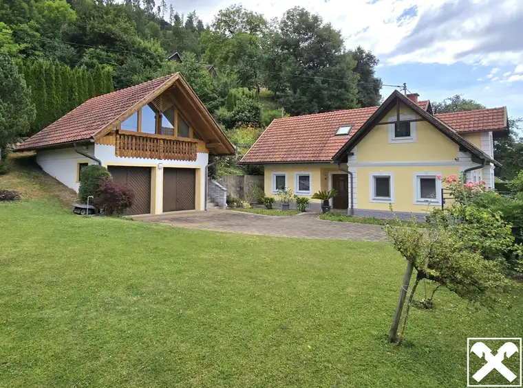 Zwischen Naturidylle und Stadtnähe – Wohnhaus mit großem Garten, Doppelgarage und Atelier